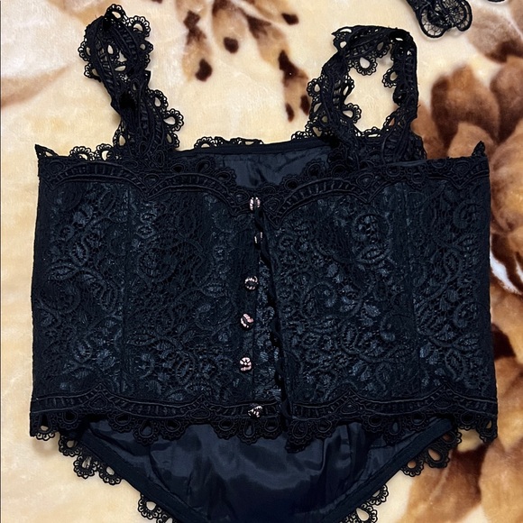 Elegant Black Lace Skirt and corset top - Picture 4 of 4